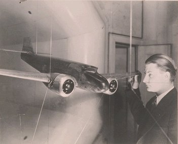 Illustration for article titled Legendary Skunk Works Founder Kelly Johnson's Rules Of Management